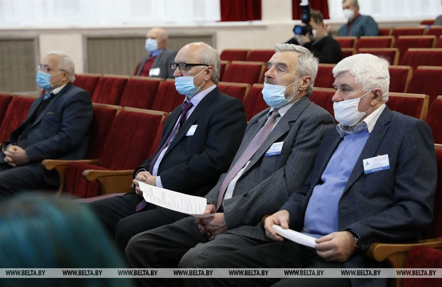 Во время конференции Во время конференции