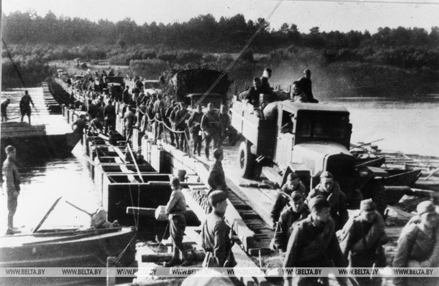 Переправа советских войск через Западную Двину в районе Бешенковичей, июнь 1944 года