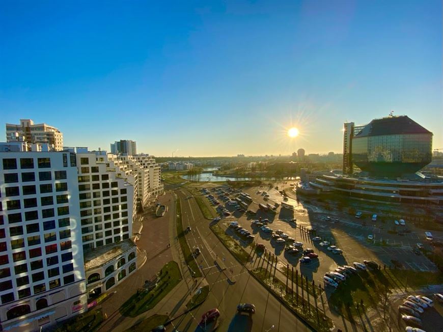 Напротив комплекса "Маяк Минска" – огромная парковка у Национальной библиотеки