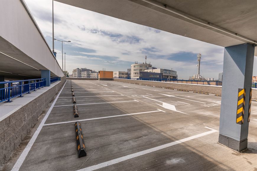 Паркинг на ул. Ложинская, 6