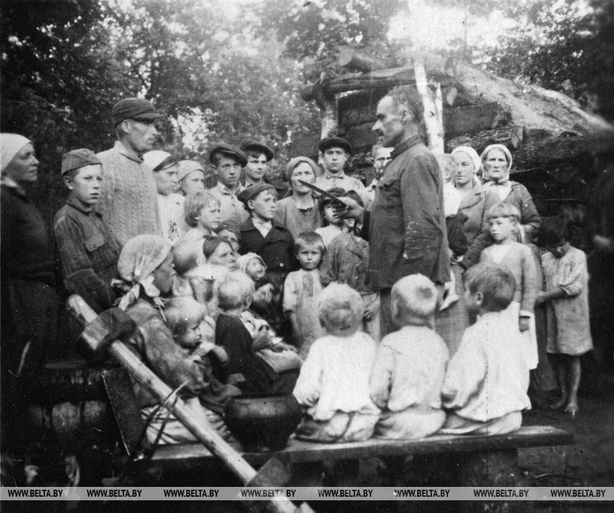 Семейный лагерь в деревне Сварынь, июнь 1943 года