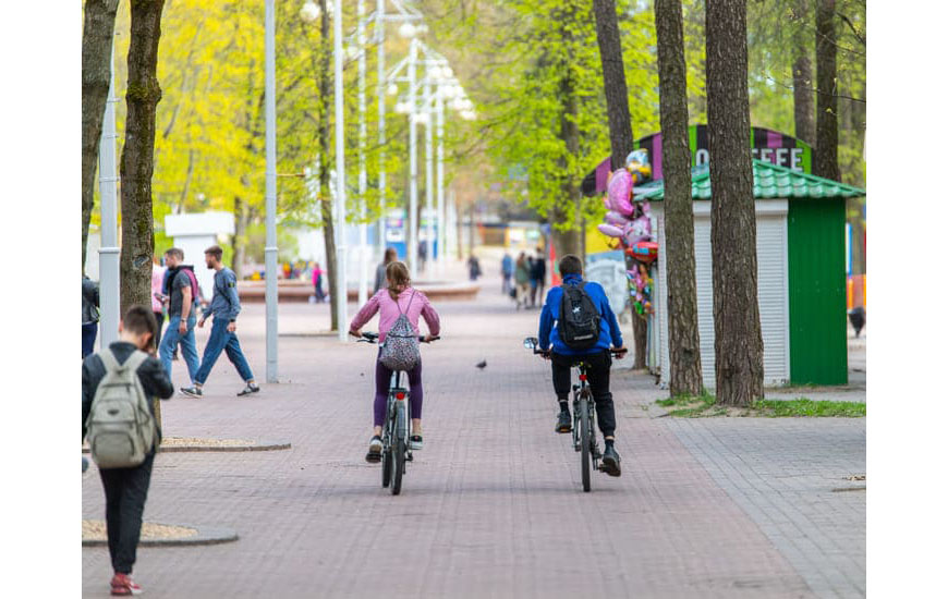 Прямо под вашими окнами будет более 170 гектаров зелени – больше, чем Гайд-парк в Лондоне и Люксембургский сад в Париже Прямо под вашими окнами будет более 170 гектаров зелени – больше, чем Гайд-парк в Лондоне и Люксембургский сад в Париже
