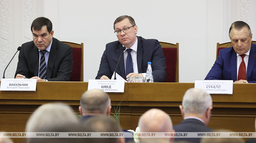 (слева направо) государственный секретарь Совета безопасности Валерий Вакульчик, генеральный прокурор Андрей Швед, председатель Верховного суда Валентин Сукало