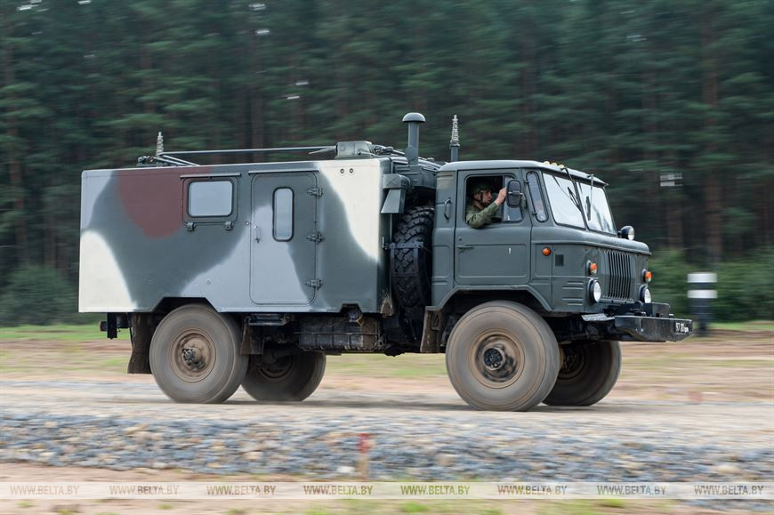 Во время совершения марша на радиостанции КШМ на базе автомашины ГАЗ-66