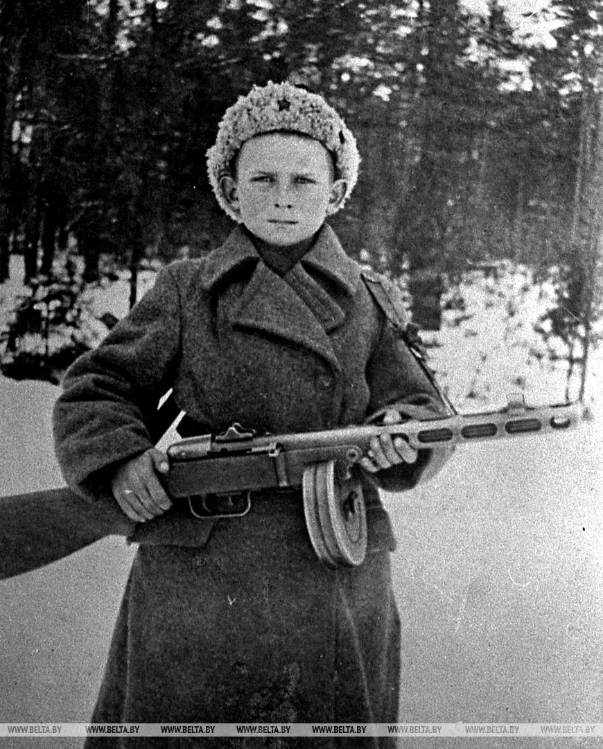 Партизанская бригада "Октябрь". Двенадцатилетний разведчик отряда Вася Панкрат, 1944 год