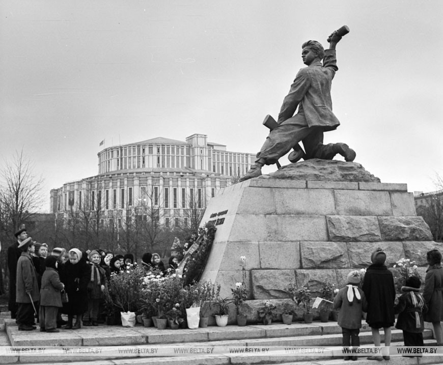 Памятник Марату Казею в Пионерском парке в Минске, 1959 год