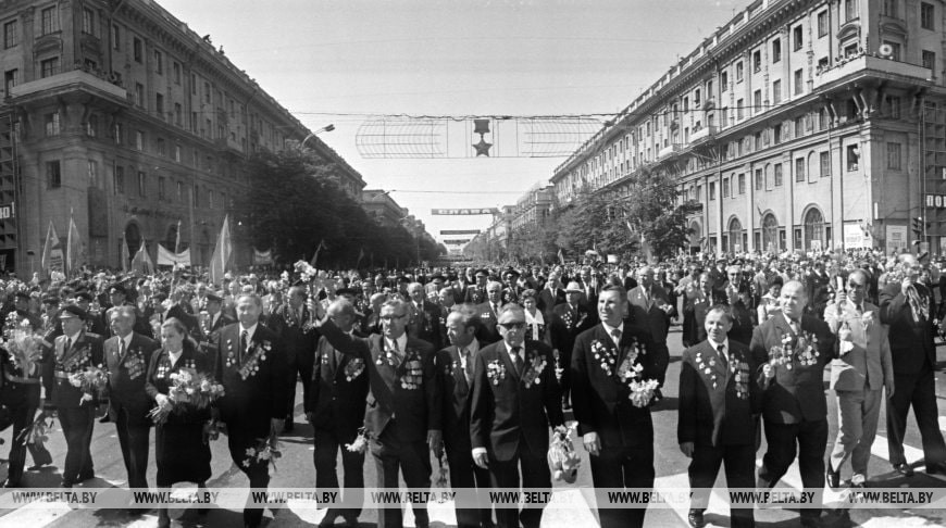 Минск. Шествие ветеранов войны и труда по Ленинскому проспекту, 9 мая 1975 года