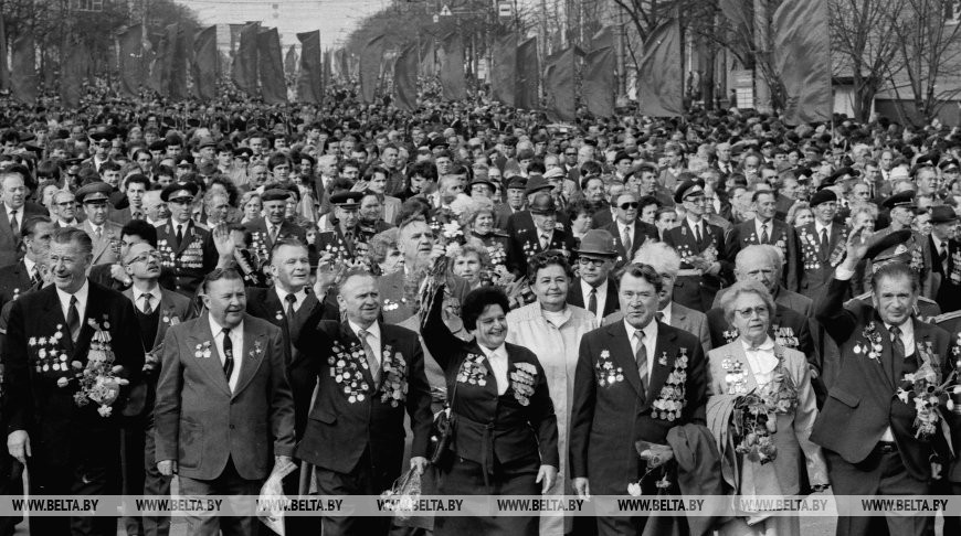Празднование 40-летия Победы. Шествие ветеранов по Ленинскому проспекту, 9 мая 1985 года