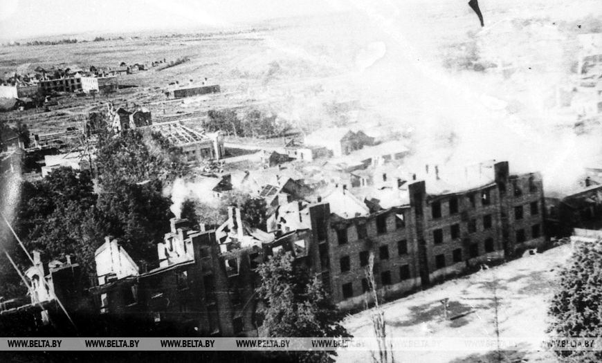Дома в Жлобине, подожженные гитлеровцами при отступлении, 1944 год