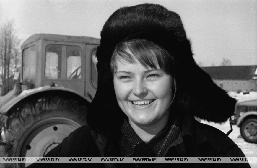 Тракторист-машинист Галина Гуринова, 1977 год