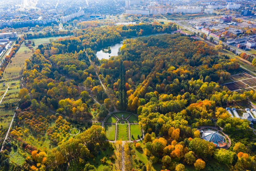 Рядом с комплексом "Парк Челюскинцев" – сразу две станции метро, а также самый красивый и большой парк столицы! Рядом с комплексом "Парк Челюскинцев" – сразу две станции метро, а также самый красивый и большой парк столицы!