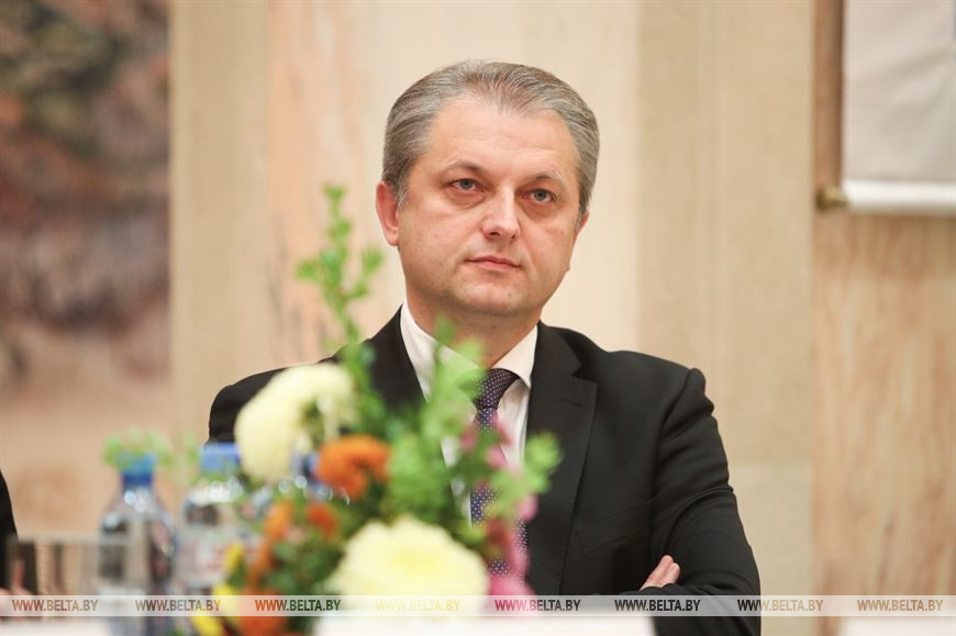 Заместитель министра информации Игорь Бузовский Заместитель министра информации Игорь Бузовский