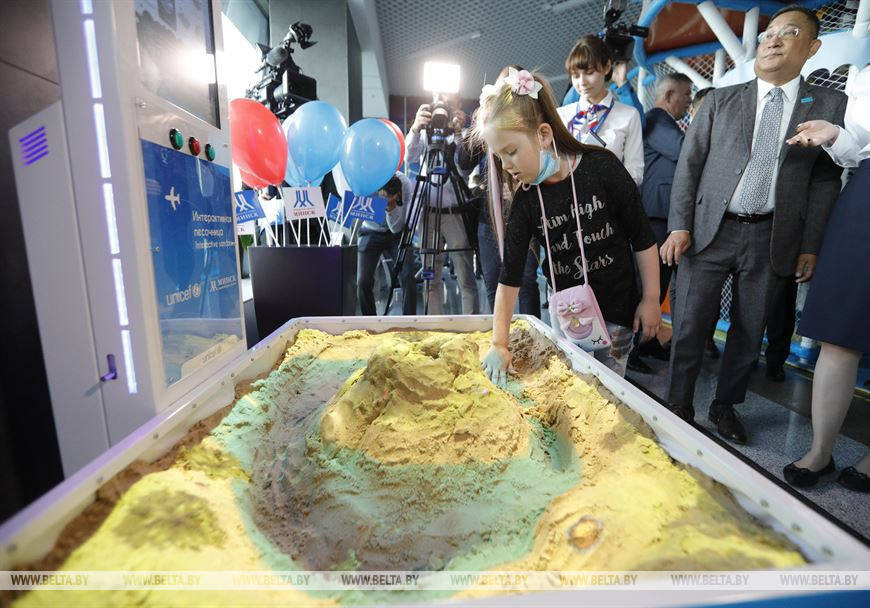 В детской игровой зоне В детской игровой зоне