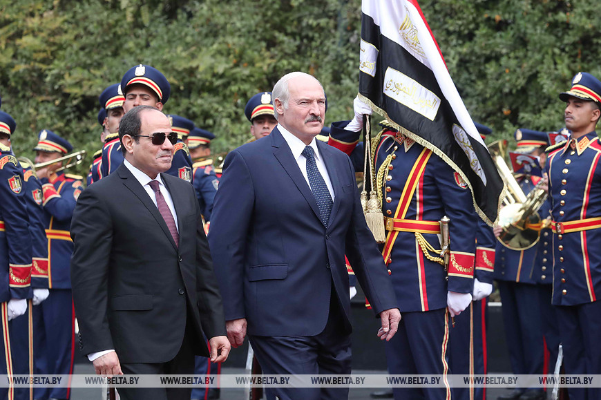 Александр Лукашенко и Абдель Фаттах ас-Сиси во время протокольной церемонии