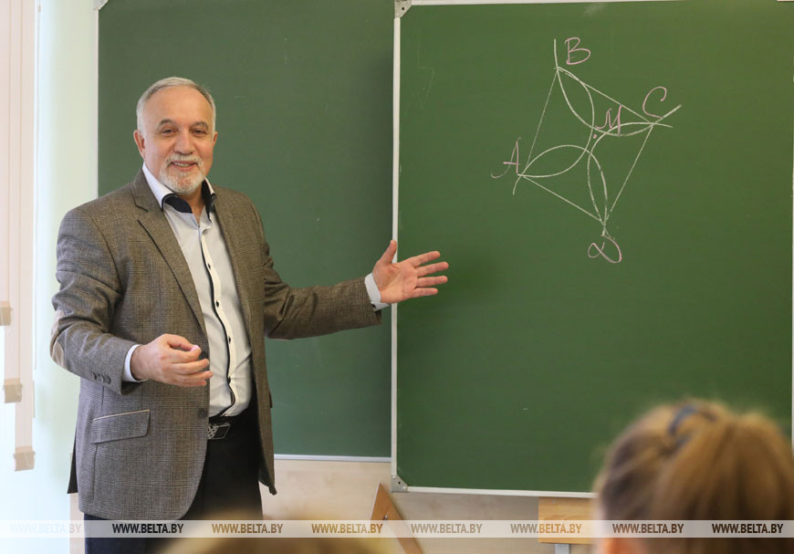 Заслуженный работник образования Республики Беларусь, учитель-тренер по подготовке одаренных учащихся Михаил Волков, 2018 год.