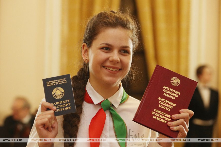 Юным жителям Гродненщины вручили паспорта
