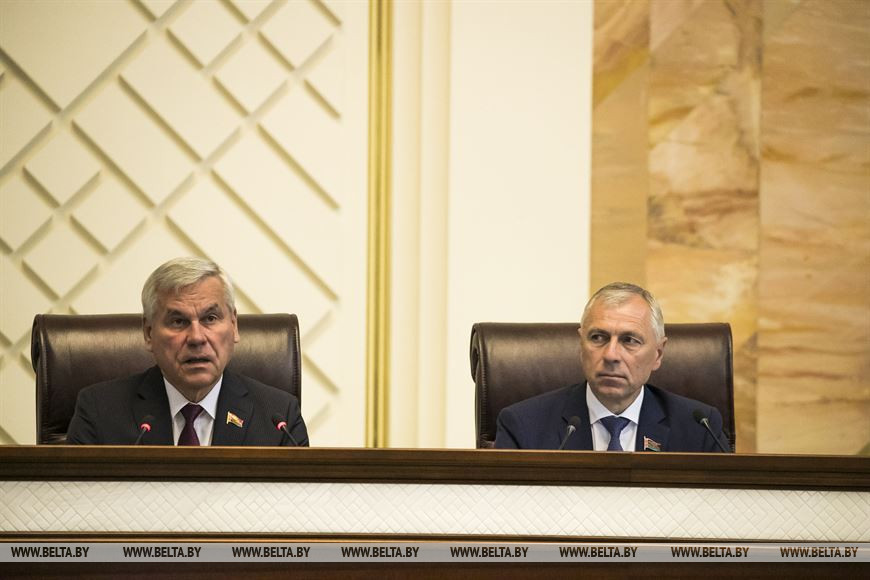 Председатель Палаты представителей Владимир Андрейченко и заместитель председателя Палаты представителей Валерий Мицкевич Председатель Палаты представителей Владимир Андрейченко и заместитель председателя Палаты представителей Валерий Мицкевич