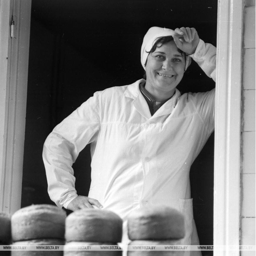 Кавалер двух орденов Трудового Красного Знамени бригадир кондитеров С.А. Козлова, Лидский хлебозавод, 1981 год