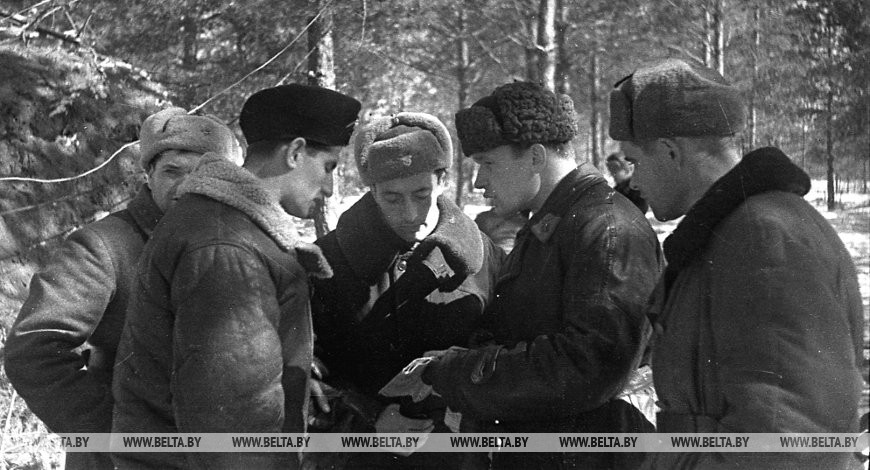 Летчики перед заданием, осень 1942 года