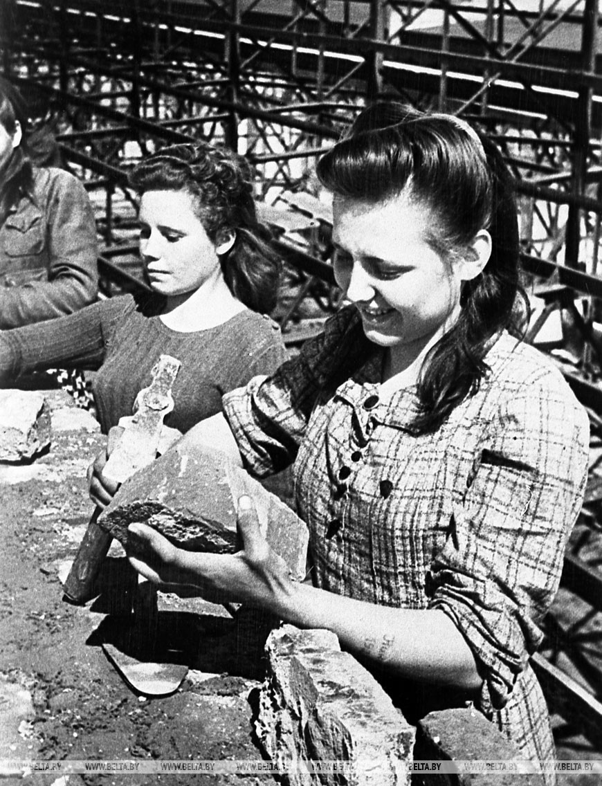 Каменщицы строительства Минского автомобильного завода, январь 1947 года