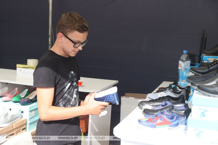 Павел Соболев выбирает обувь Павел Соболев выбирает обувь