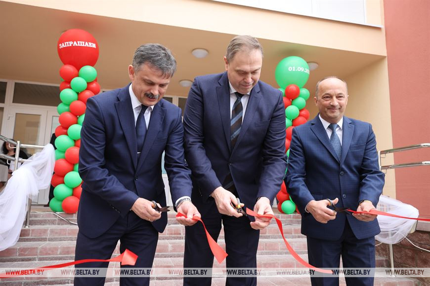 Министр спорта и туризма Беларуси Сергей Ковальчук, председатель Гродненского облисполкома Владимир Караник, председатель Сморгонского райисполкома Геннадий Жоружик