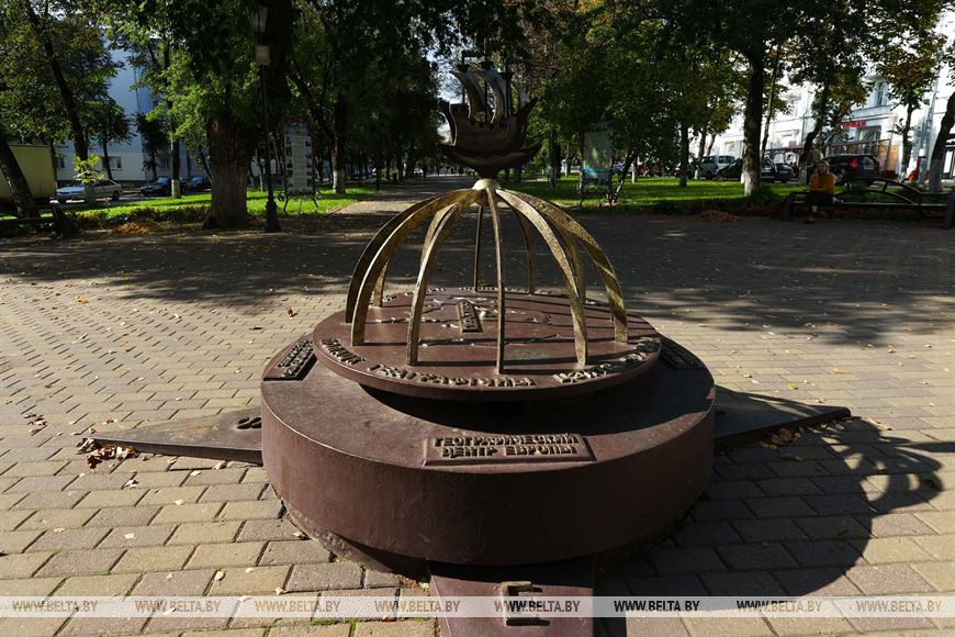 Памятник географическому центру Европы