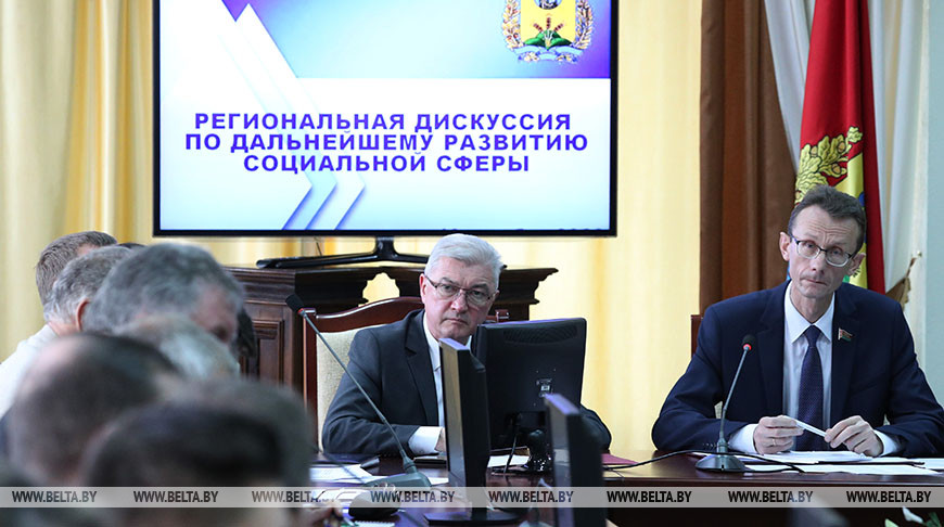 Заместитель председателя Могилевского облисполкома Валерий Малашко и член Совета Республики Национального собрания, главный врач УЗ "Могилевская областная детская больница" Игорь Каско