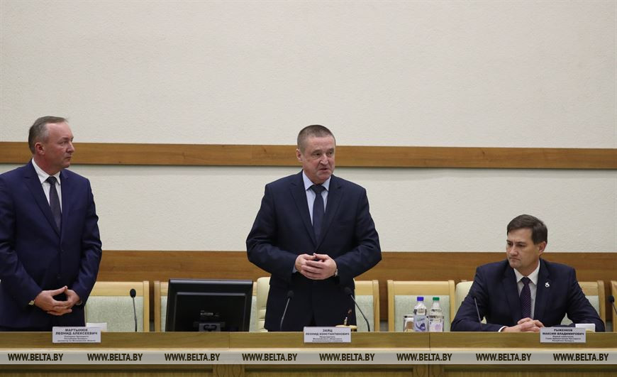 (слева направо) помощник Президента - инспектор по Могилевской области Леонид Мартынюк, председатель Могилевского облисполкома Леонид Заяц, первый заместитель главы Администрации Президента Максим Рыженков (слева направо) помощник Президента - инспектор по Могилевской области Леонид Мартынюк, председатель Могилевского облисполкома Леонид Заяц, первый заместитель главы Администрации Президента Максим Рыженков