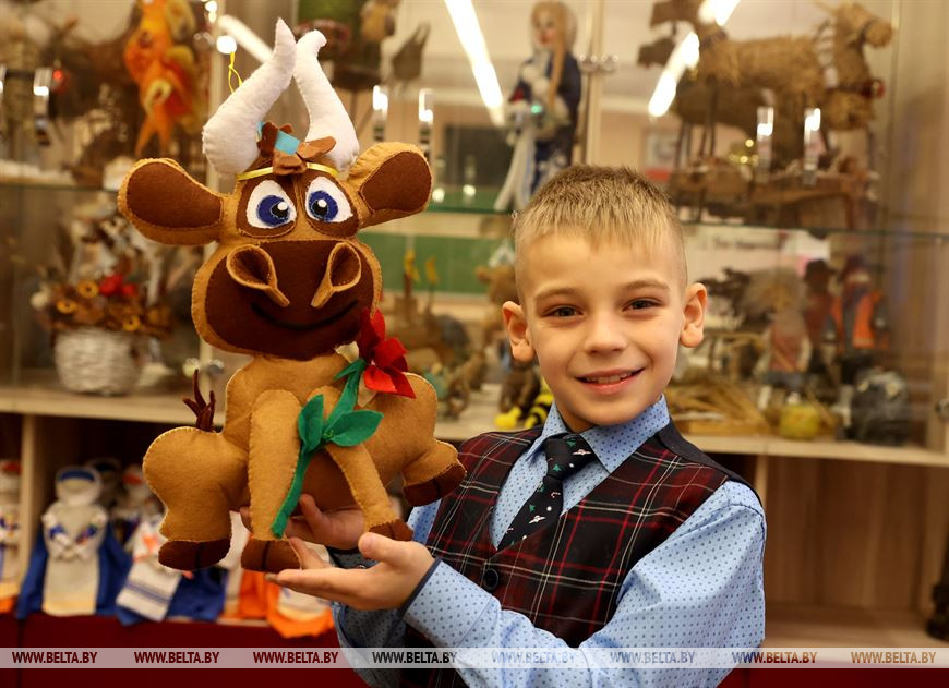 Ученик 2 "Б" класса Ярослав Масютенко с символом 2021 года Ученик 2 "Б" класса Ярослав Масютенко с символом 2021 года