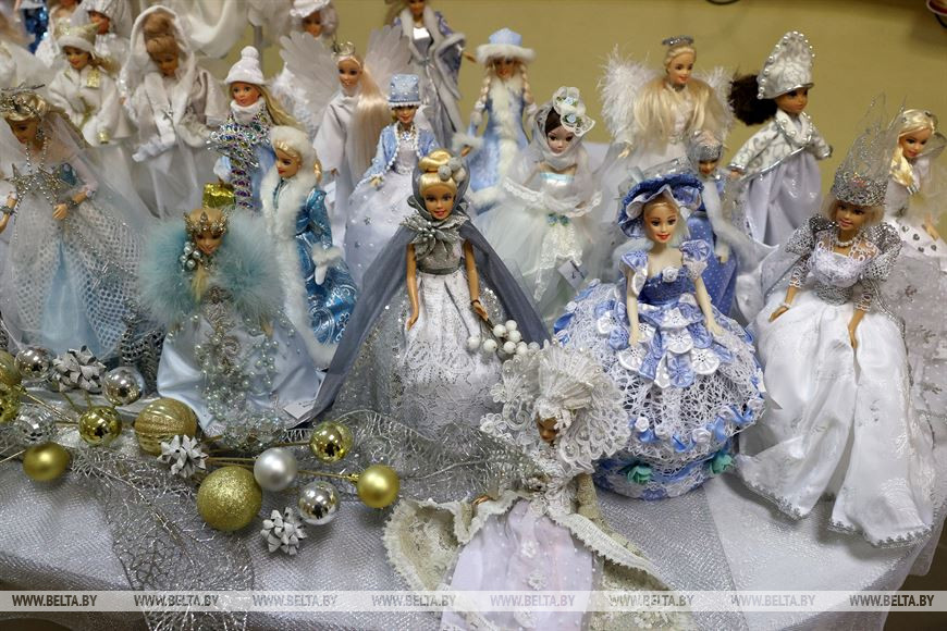 Новогодние наряды для кукол шили учащиеся гимназии Новогодние наряды для кукол шили учащиеся гимназии