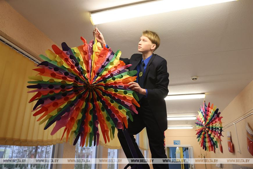 Интерьер школы украшает Даниил Зятиков Интерьер школы украшает Даниил Зятиков