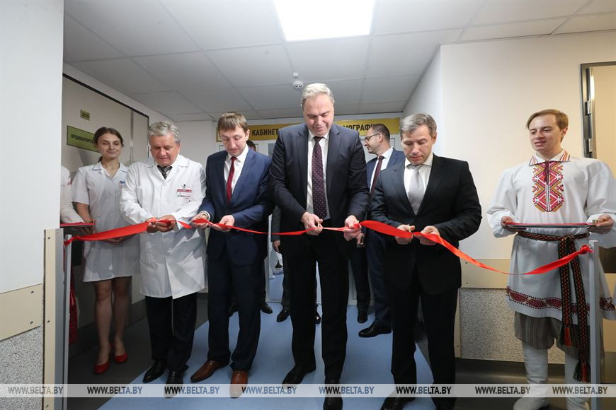 Главврач 5-й ГКБ Михаил Назарчук, заместитель председателя Мингорисполкома Артем Цуран, министр здравоохранения Владимир Караник, директор Минского НПЦ хирургии, трансплантологии и гематологии, член Совета Республики Национального собрания Олег Руммо