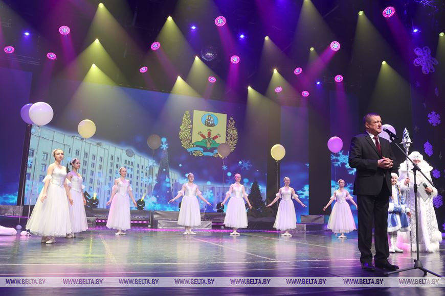 Выступает Леонид Заяц Выступает Леонид Заяц