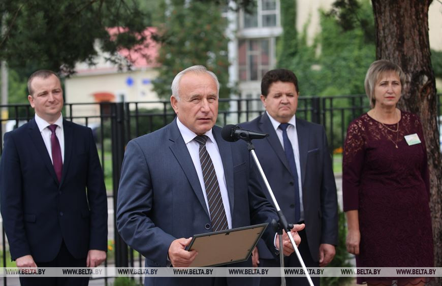 Выступает председатель Витебского облисполкома Николай Шерстнев Выступает председатель Витебского облисполкома Николай Шерстнев