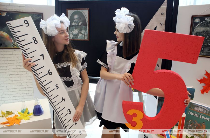 На выставке творчества школьников Гомельщины На выставке творчества школьников Гомельщины