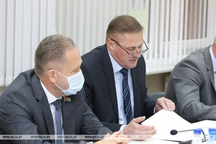 Председатель Брестского областного Совета депутатов Юрий Наркевич и заместитель председателя Брестского облисполкома Геннадий Борисюк