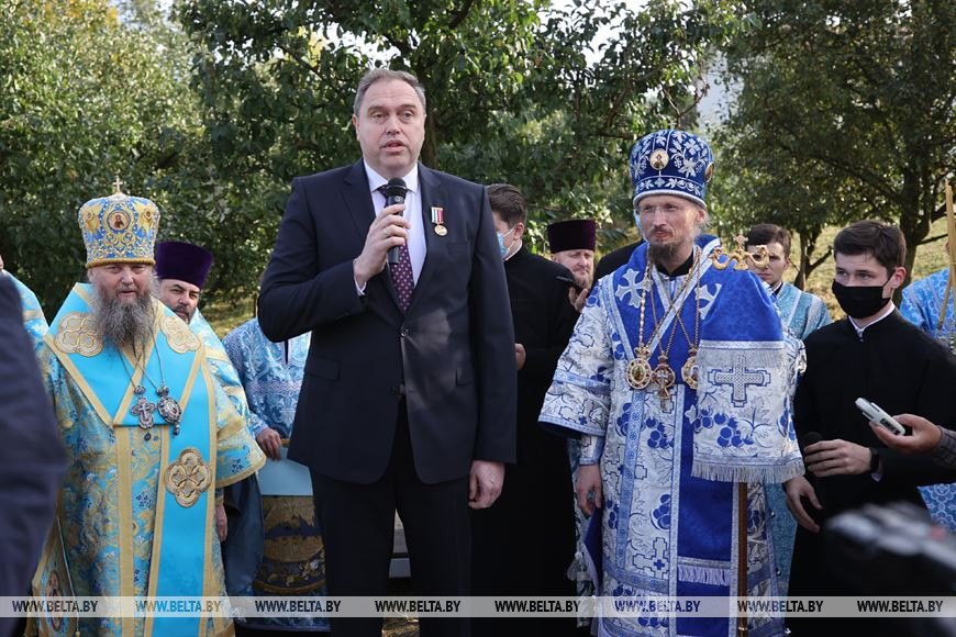 Архиепископ Новогрудский и Слонимский Гурий, председатель Гродненского облисполкома Владимир Караник, митрополит Минский и Заславский, Патриарший экзарх всея Беларуси Вениамин Архиепископ Новогрудский и Слонимский Гурий, председатель Гродненского облисполкома Владимир Караник, митрополит Минский и Заславский, Патриарший экзарх всея Беларуси Вениамин