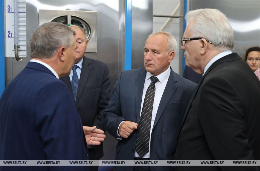 Во время посещения завода Во время посещения завода