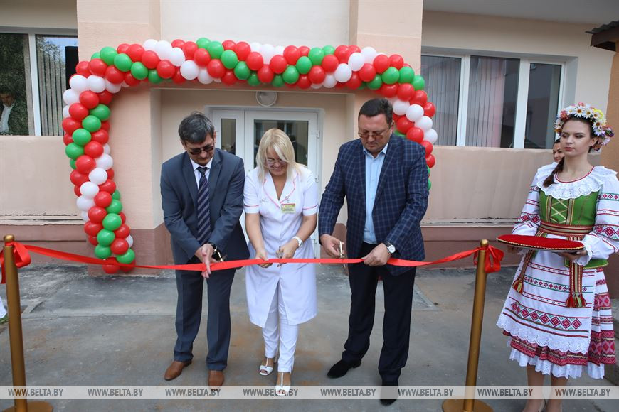 Ленту режут начальник управления здравоохранения Гомельского облисполкома Николай Куденчук, главный врач Гомельской областной туберкулезной клинической больницы Наталья Журавлева и директор ОАО "Гомельремстрой" Андрей Горбачев Ленту режут начальник управления здравоохранения Гомельского облисполкома Николай Куденчук, главный врач Гомельской областной туберкулезной клинической больницы Наталья Журавлева и директор ОАО "Гомельремстрой" Андрей Горбачев