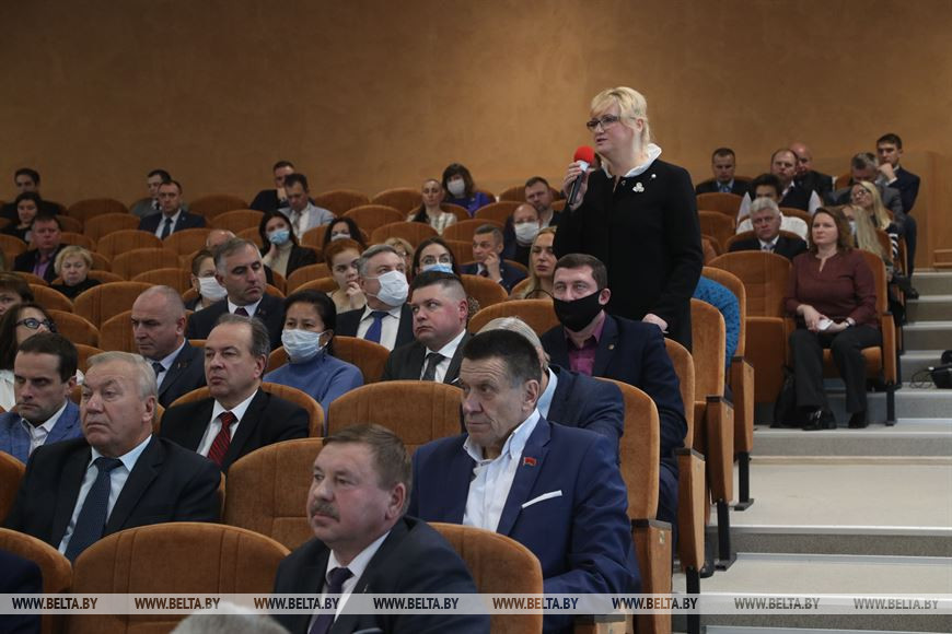 Во время пленарного заседания Во время пленарного заседания