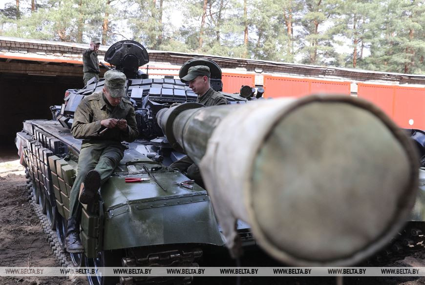 Рядовые Артем Наумчик и Никита Пархомчик