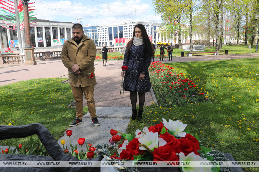 Заместитель директора Национального академического театра им. Я. Купалы Михаил Маев и Алеся Куликовская