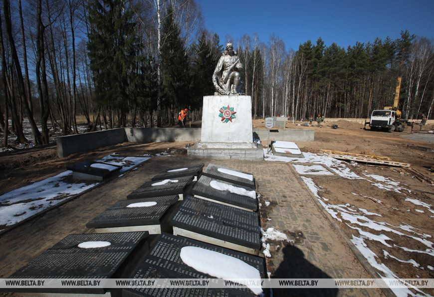На мемориальной площади реконструируют существующую братскую могилу