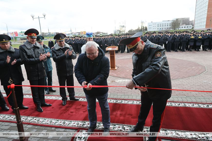 Ленточку перерезают Иван Кубраков и Владимир Терентьев Ленточку перерезают Иван Кубраков и Владимир Терентьев