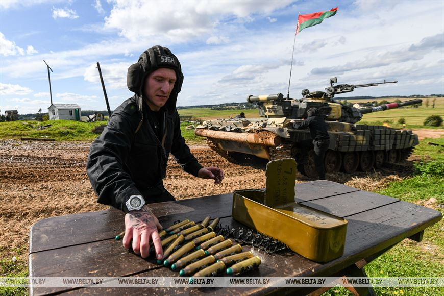 Во время погрузки боекомплекта