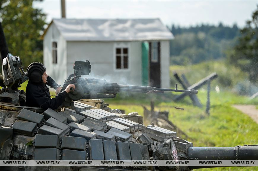 Во время стрельбы из крупнокалиберного пулемета 12,7 мм НСВТ