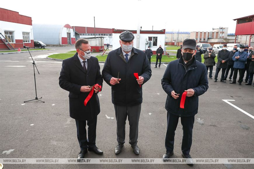 Ленту перерезали заместитель председателя Брестского облисполкома Дмитрий Городецкий, Генеральный директор СП ОАО "Брестгазоаппарат" Виктор Кузьминчук, председатель наблюдательного совета СП ОАО "Брестгазоаппарат" Алексей Самсоненко Ленту перерезали заместитель председателя Брестского облисполкома Дмитрий Городецкий, Генеральный директор СП ОАО "Брестгазоаппарат" Виктор Кузьминчук, председатель наблюдательного совета СП ОАО "Брестгазоаппарат" Алексей Самсоненко