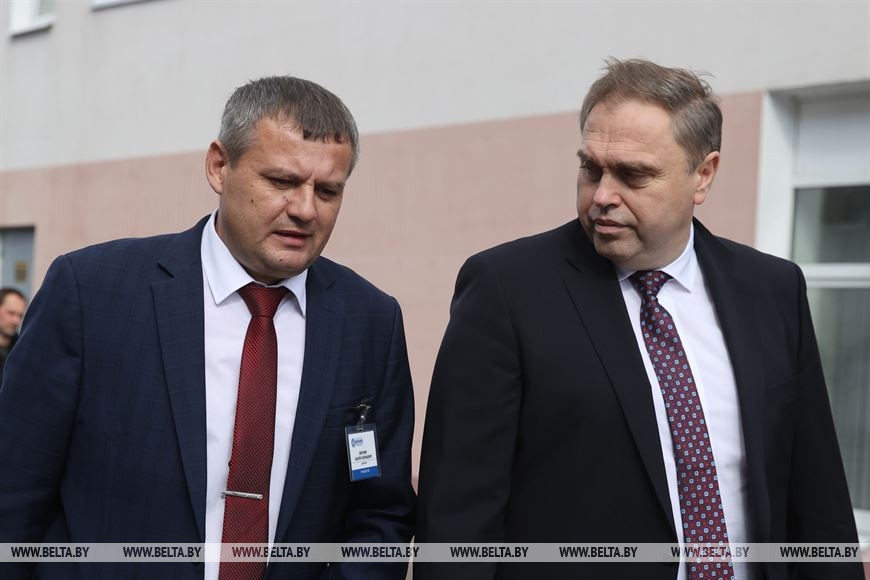 Директор ОАО "Белкард" Андрей Яночкин и председатель Гродненского облисполкома Владимир Караник Директор ОАО "Белкард" Андрей Яночкин и председатель Гродненского облисполкома Владимир Караник