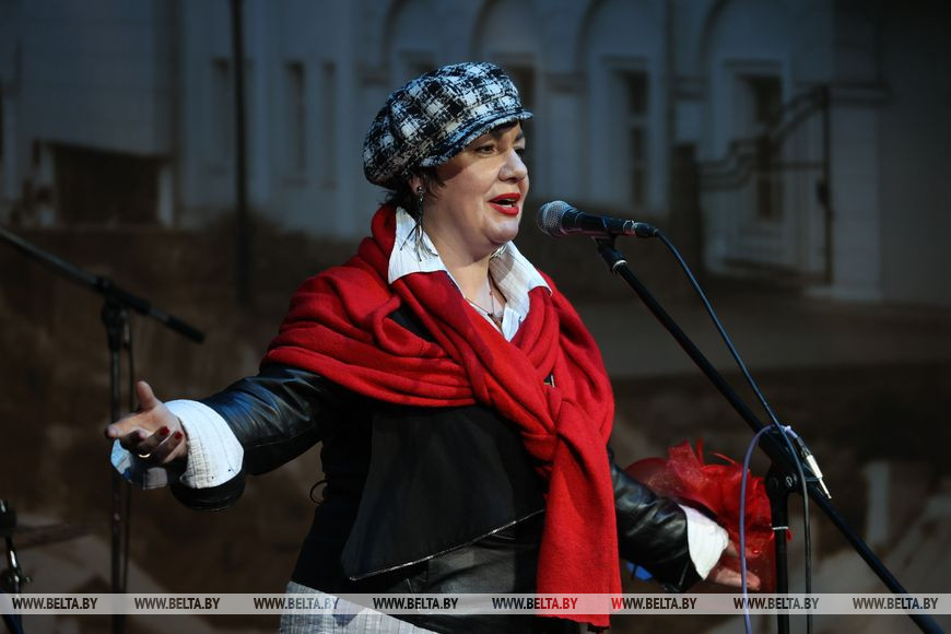 Выступает лауреат фестиваля Марина Барановская